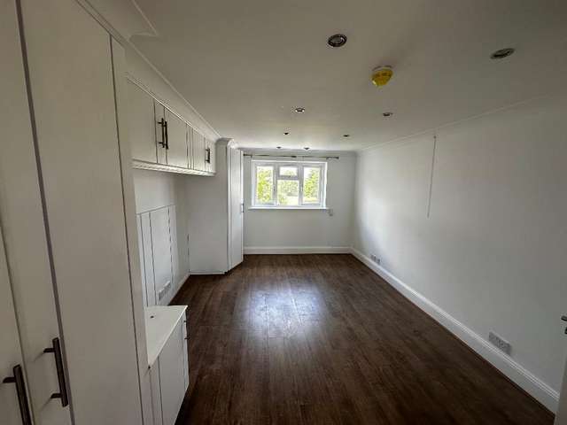 1 bedroom detached house to rent