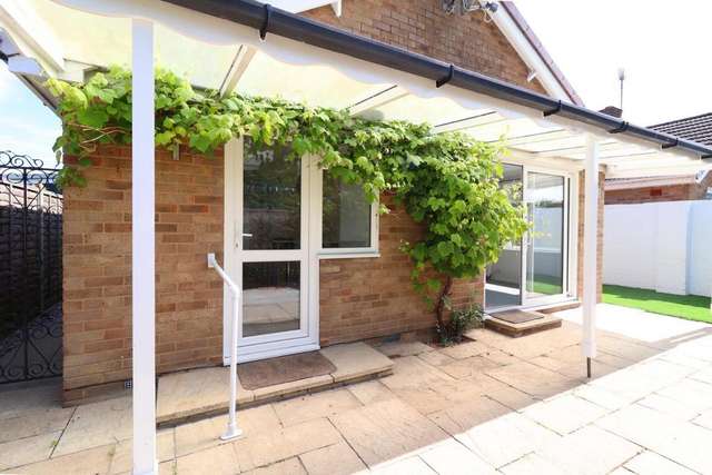 2 bedroom detached bungalow for sale