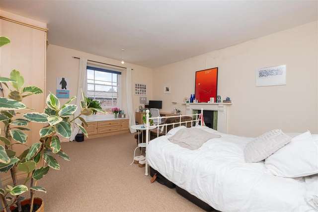 4 bedroom flat for sale