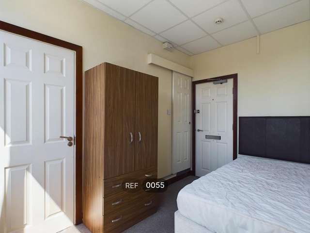 1 bedroom in a house share to rent