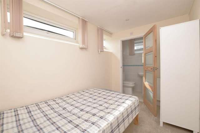 4 bedroom flat to rent