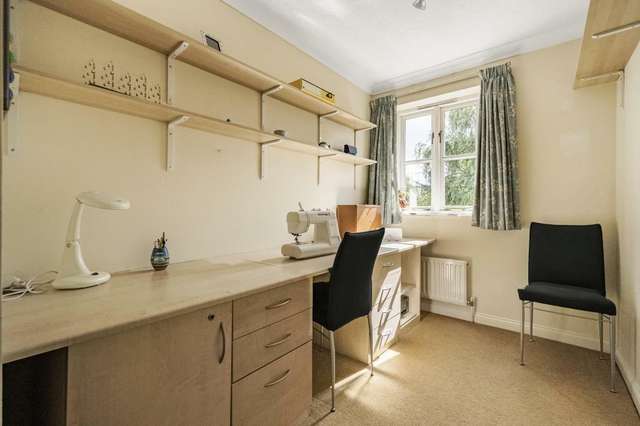 Detached house For Sale in Reading, England