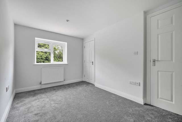 Flat For Sale in Reading, England
