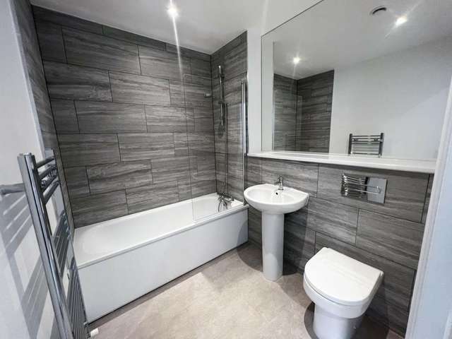 Apartment For Rent in Hull, England