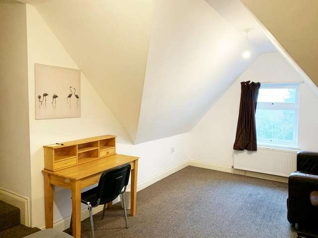 House For Rent in Reading, England