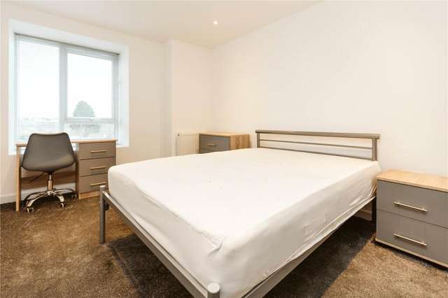 Apartment For Rent in Bristol, England