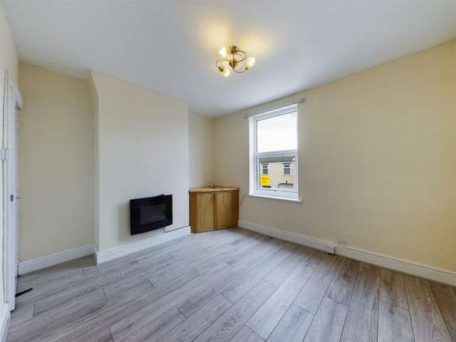 Apartment For Rent in Chesterfield, England