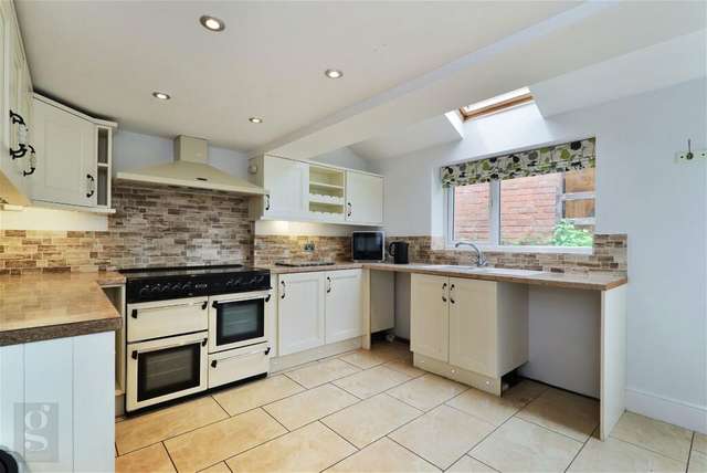 Cottage For Sale in Hereford, England