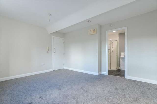 Flat For Rent in Runcorn, England