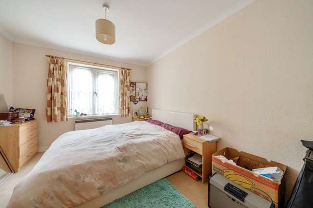 Flat For Sale in Slough, England