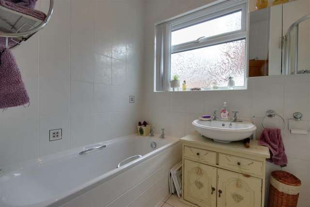 Bungalow For Sale in Melton, England