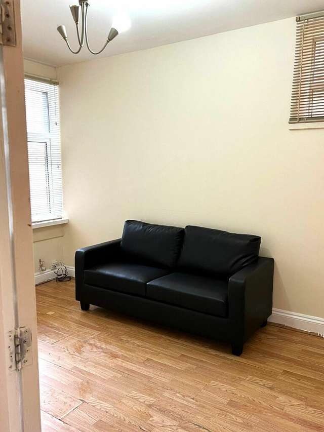 Maisonette For Rent in Luton, England