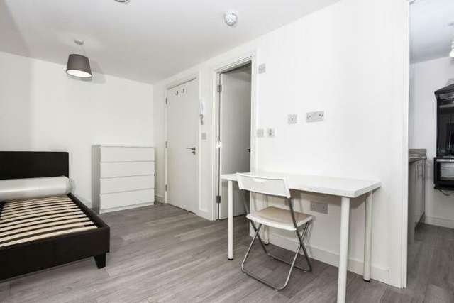 Apartment For Rent in Windsor, England