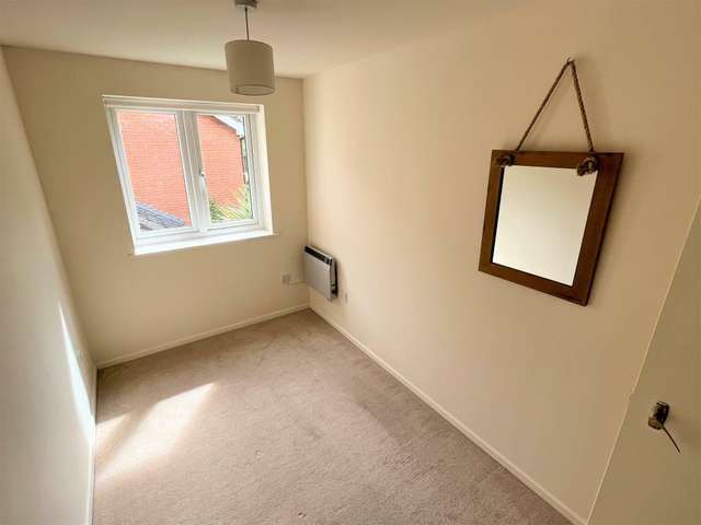 Apartment For Rent in Windsor, England