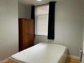 Flat For Rent in Crewe, England