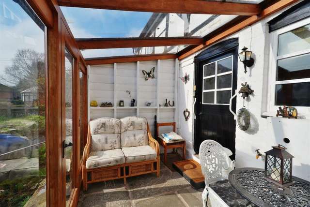 Cottage For Sale in Hereford, England
