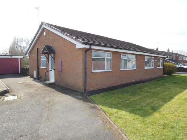 Bungalow For Rent in Crewe, England