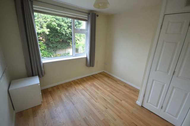 Flat For Rent in Stockport, England