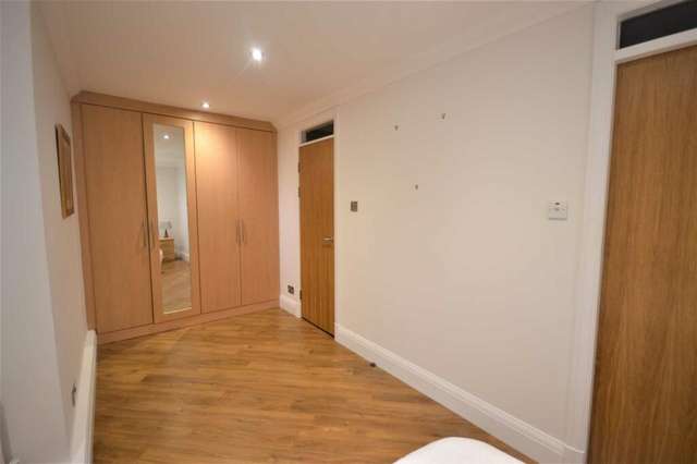 Apartment For Rent in Stockport, England