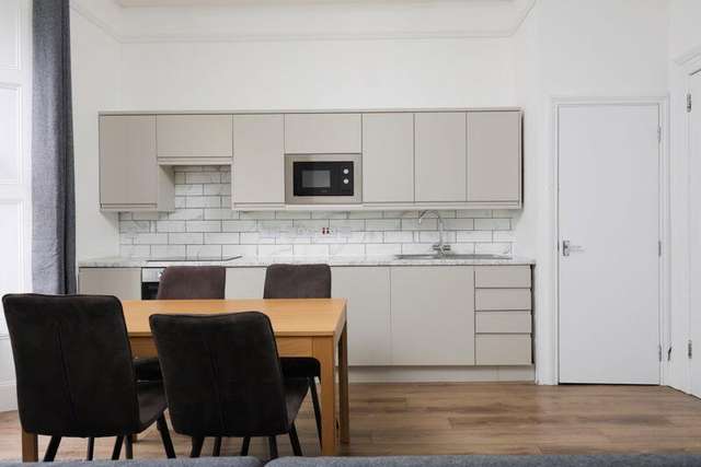 Apartment For Sale in Bristol, England