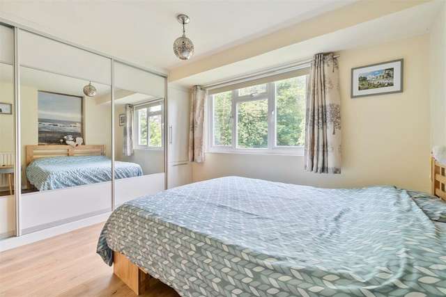 Maisonette For Rent in Maidenhead, England