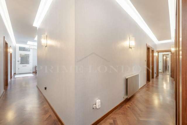 Apartment For Sale in London, England