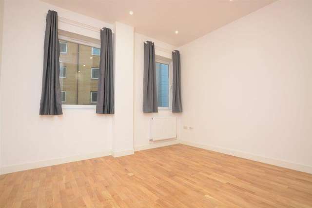 Flat For Rent in Slough, England