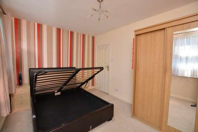 Maisonette For Rent in Slough, England