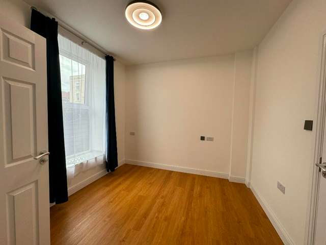 Flat For Rent in Bristol, England