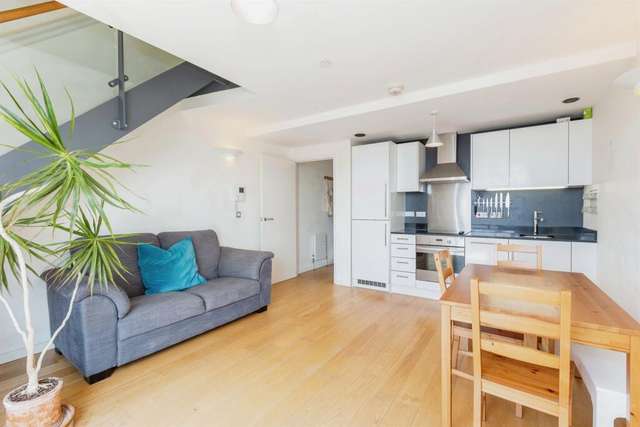 Maisonette For Sale in Bristol, England