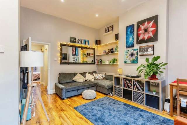 Apartment For Sale in Bristol, England