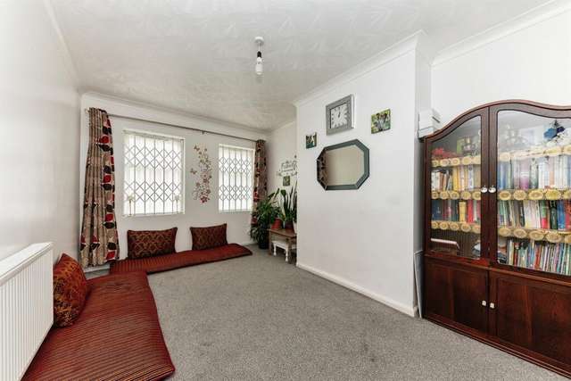 Flat For Sale in Hull, England