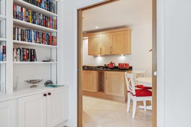 Flat For Sale in Maidenhead, England