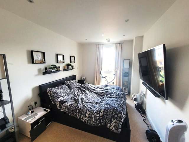 Apartment For Rent in Slough, England