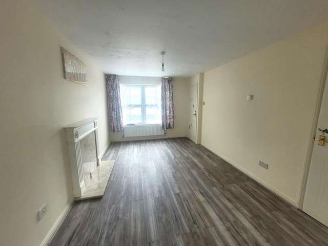 Apartment For Rent in Slough, England