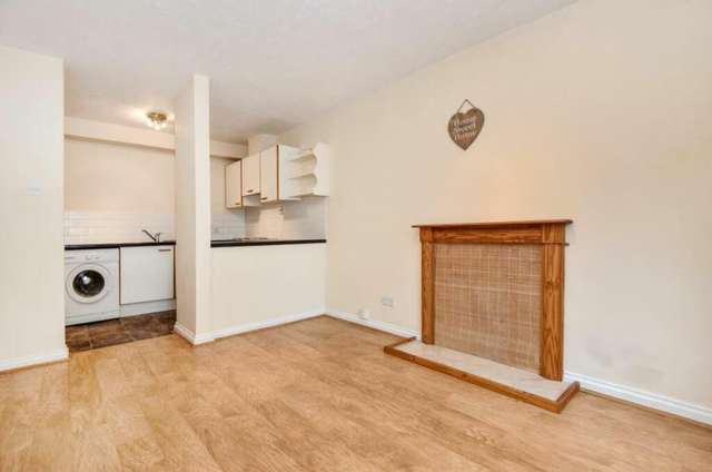 Apartment For Rent in Slough, England