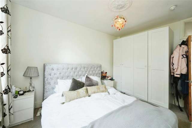 Flat For Sale in Bristol, England