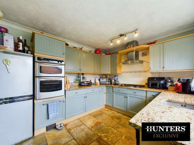 Bungalow For Sale in Bridlington, England