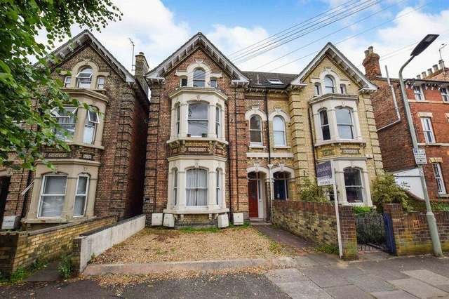Flat For Rent in Bedford, England