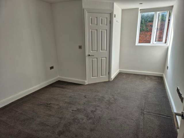 Flat For Rent in Frodsham, England