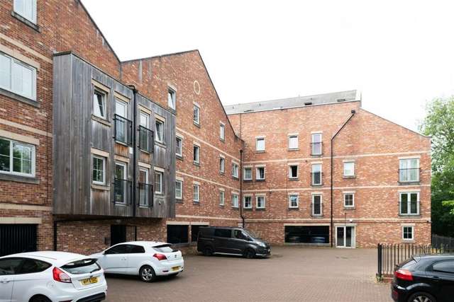 Apartment For Rent in Chesterfield, England