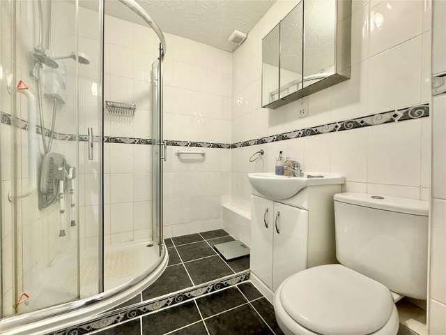 Apartment For Sale in Maidenhead, England