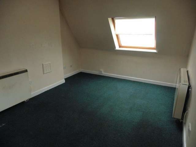 Flat For Rent in Crewe, England