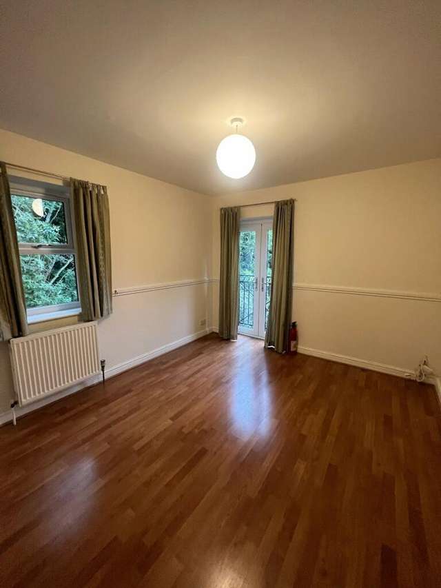 Apartment For Rent in Bristol, England