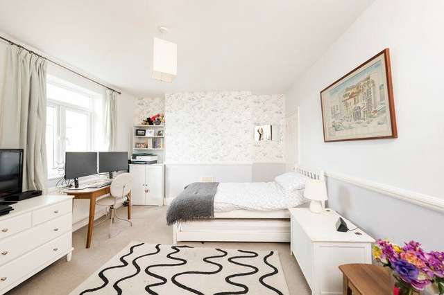 Flat For Sale in Bristol, England