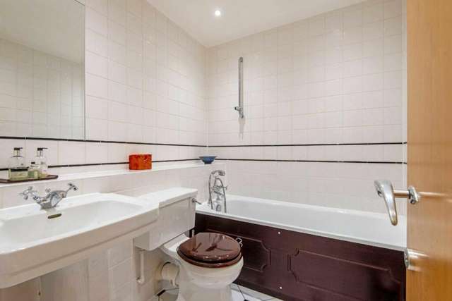 Studio For Sale in City of London, England