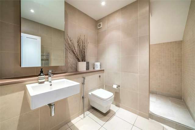 Maisonette For Sale in City of Westminster, England