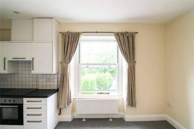 Apartment For Sale in Bristol, England