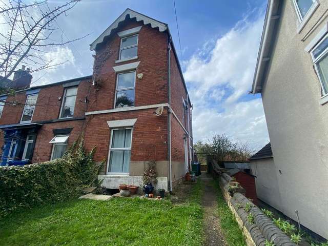 Flat For Rent in Chesterfield, England