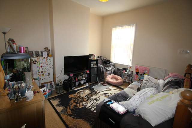 Flat For Rent in Crewe, England